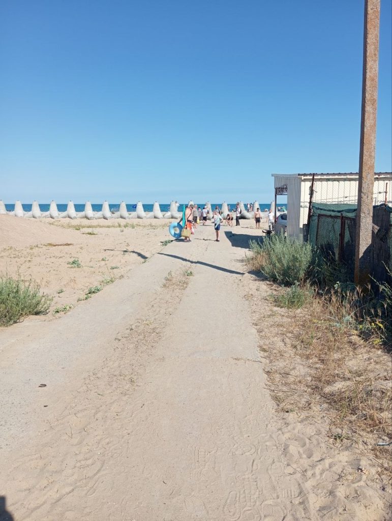 Дорога від бази ОВЕН до моря